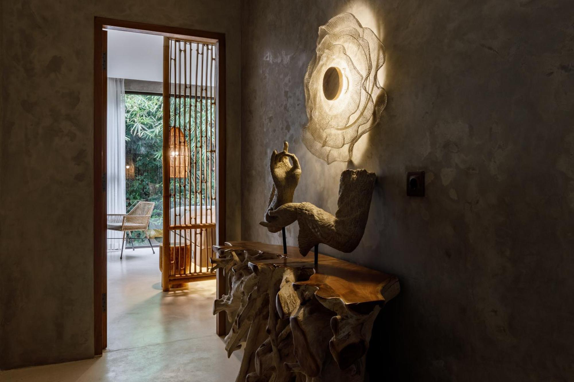 Your Exclusive Escape Into Nature With Stunning Art Luxury And Riverfront Views
