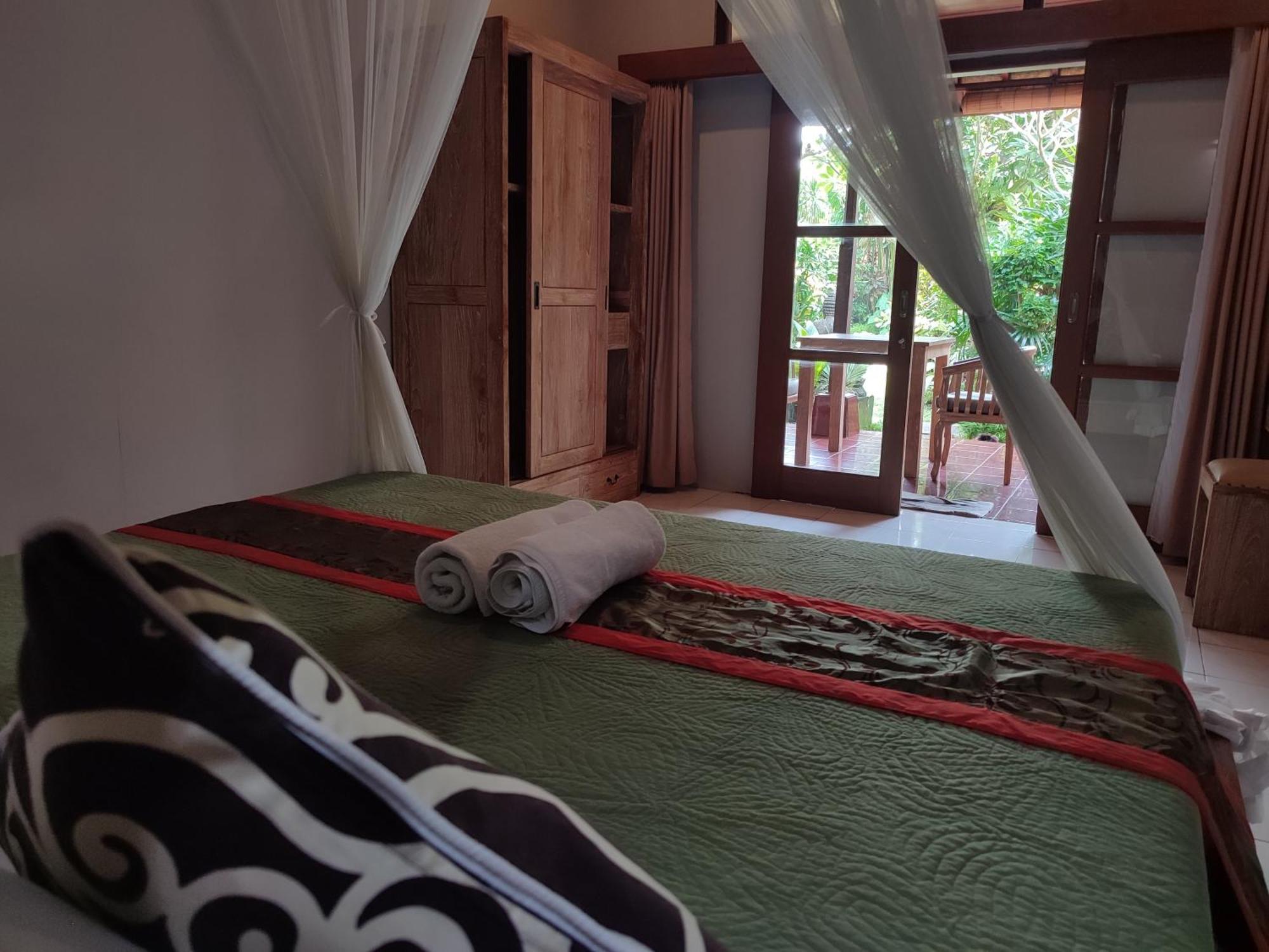 Pucang Sari House Homestay *