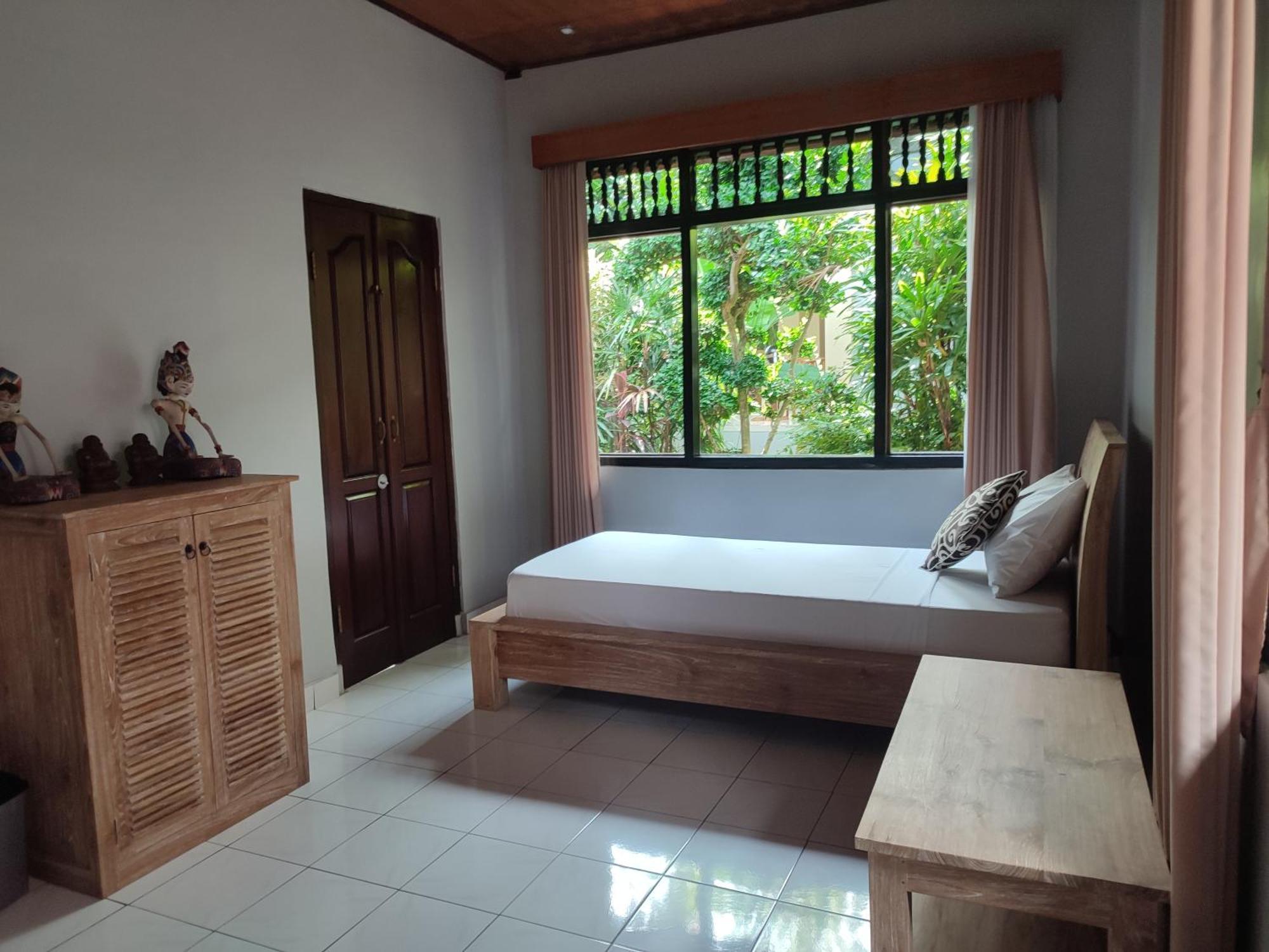 Pucang Sari House Homestay *
