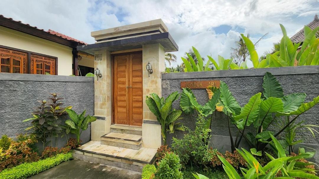 Ari Sawah House, Luxury 2 Bedroom With Pool Holiday home