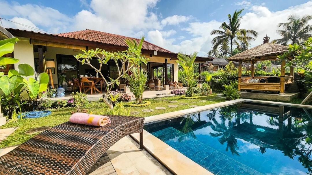 Ari Sawah House, Luxury 2 Bedroom With Pool