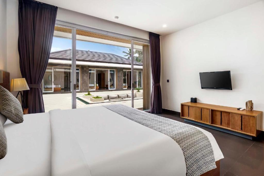Exotic 6 Bedroom Coconut Trees Cyn Villa