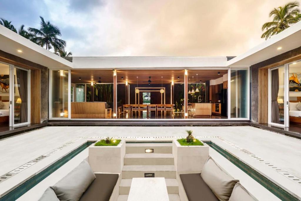 Exotic 6 Bedroom Coconut Trees Cyn