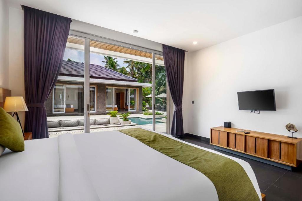 Exotic 6 Bedroom Coconut Trees Cyn Villa