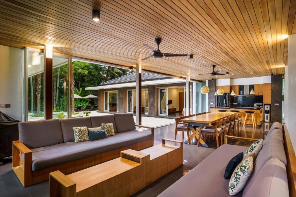 Villa Exotic 6 Bedroom Coconut Trees Cyn *