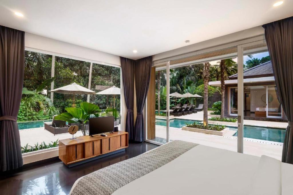 Exotic 6 Bedroom Coconut Trees Cyn