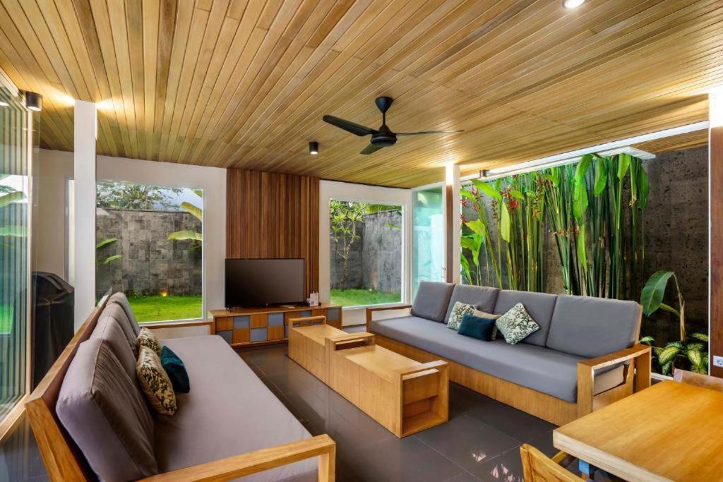 Exotic 6 Bedroom Coconut Trees Cyn Villa Ubud (Bali)