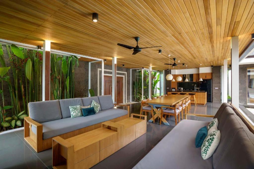 Villa Exotic 6 Bedroom Coconut Trees Cyn