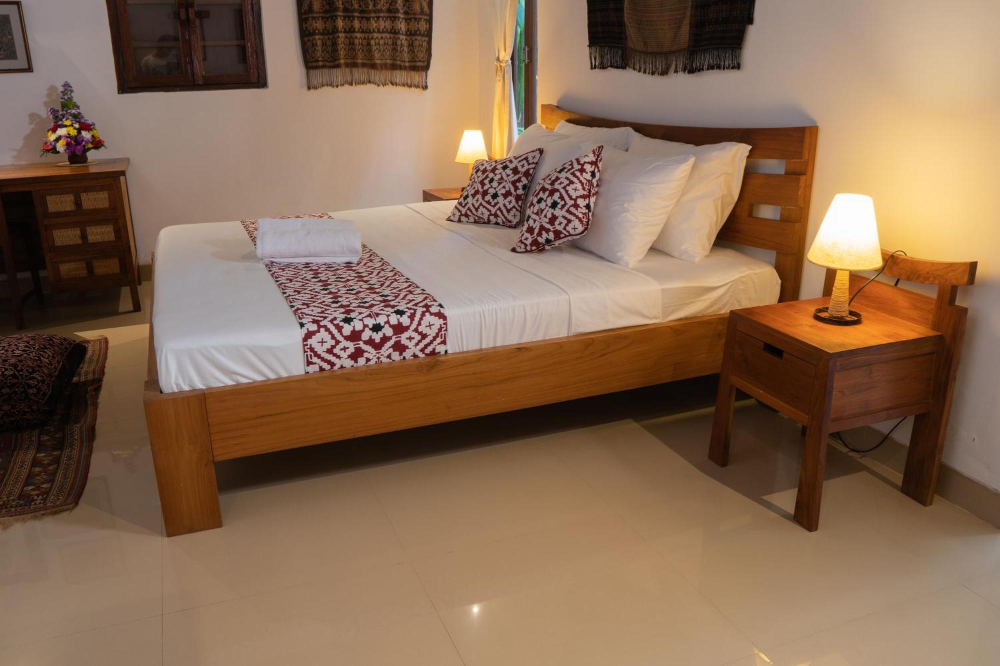 Rumah Joglo Bed & Breakfast *