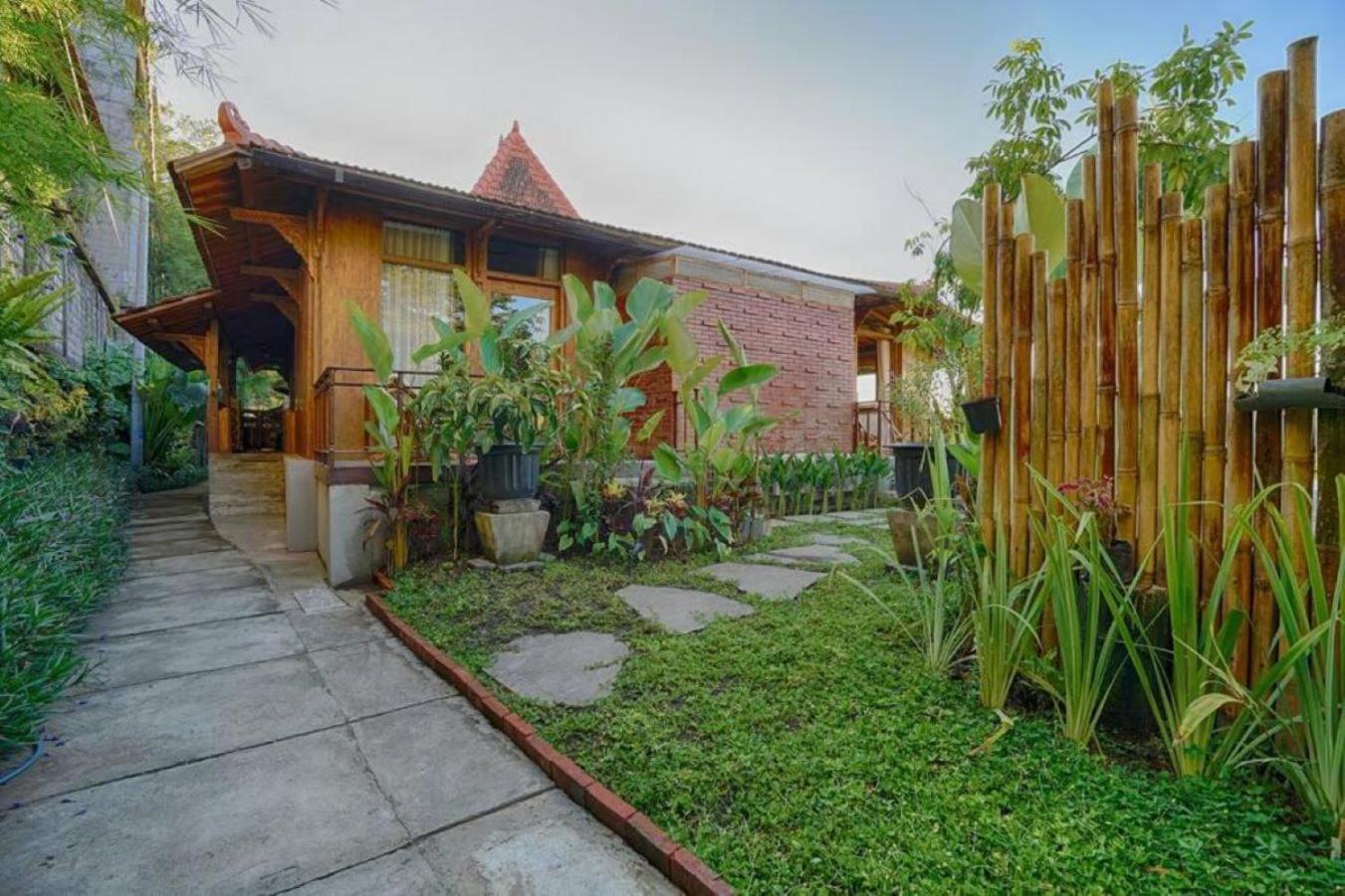 Madura - New 3 Bedroom W/ Rice Paddy View