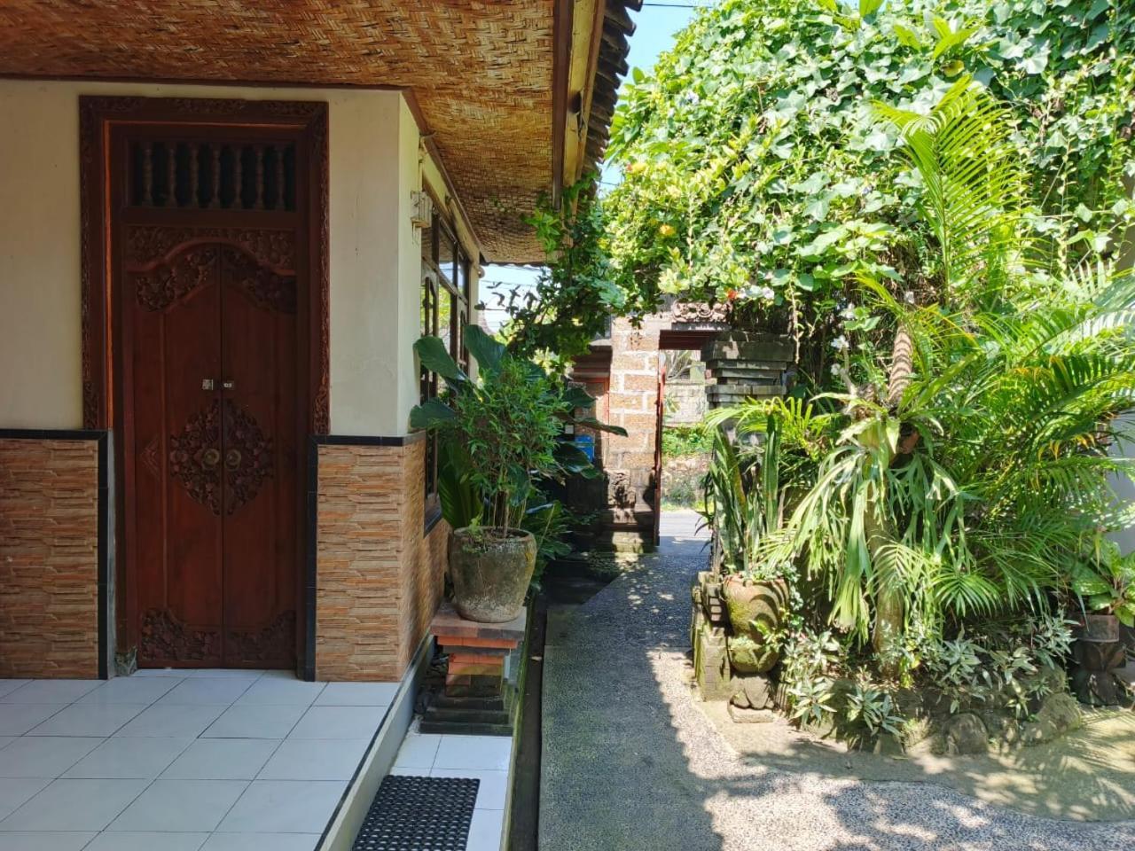 Bale Bali Kemenuh Homestay *