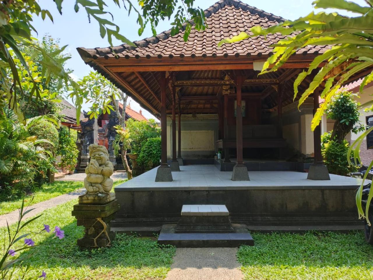 Bale Bali Kemenuh *