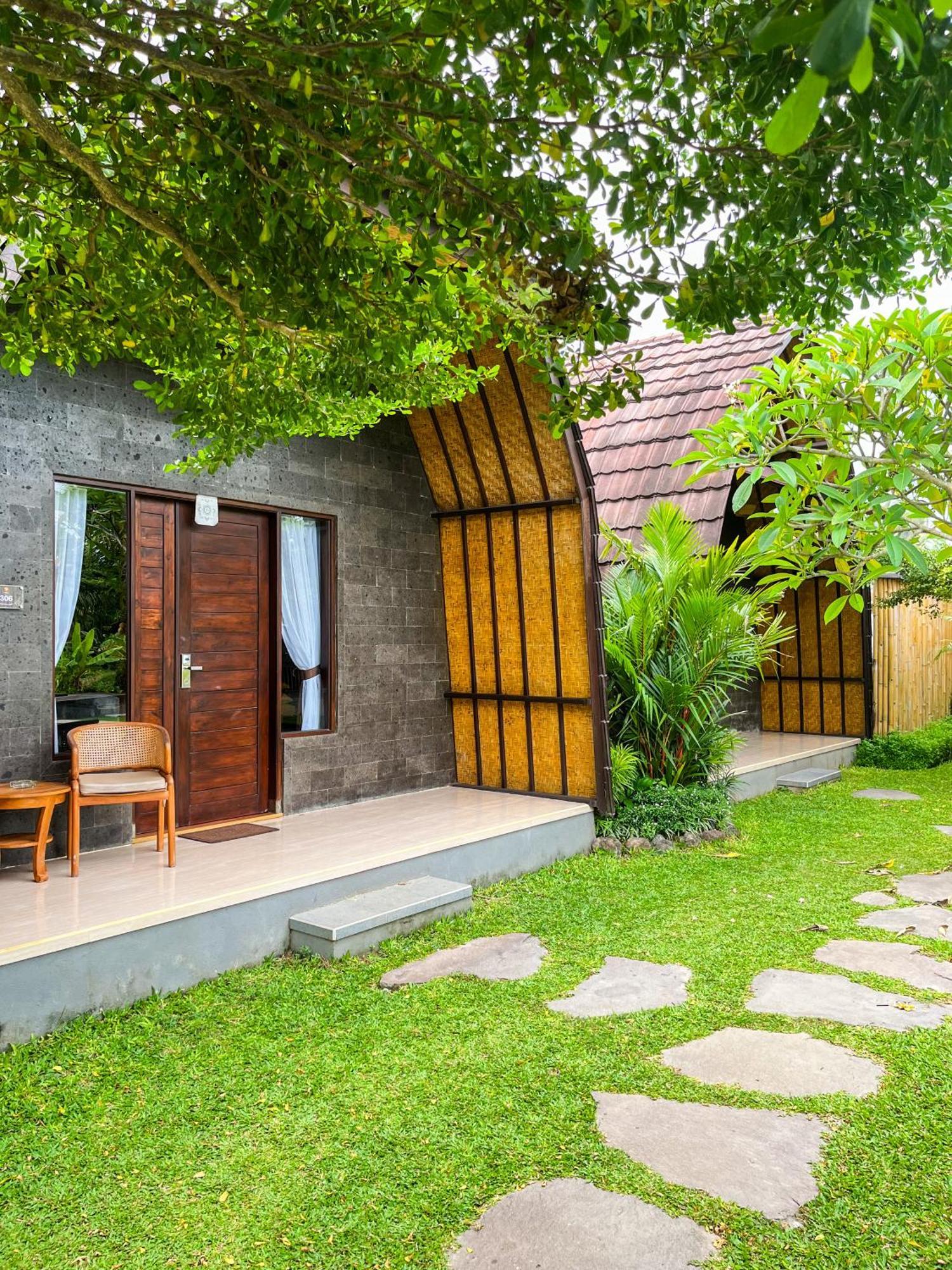 Adil & 4* Ubud