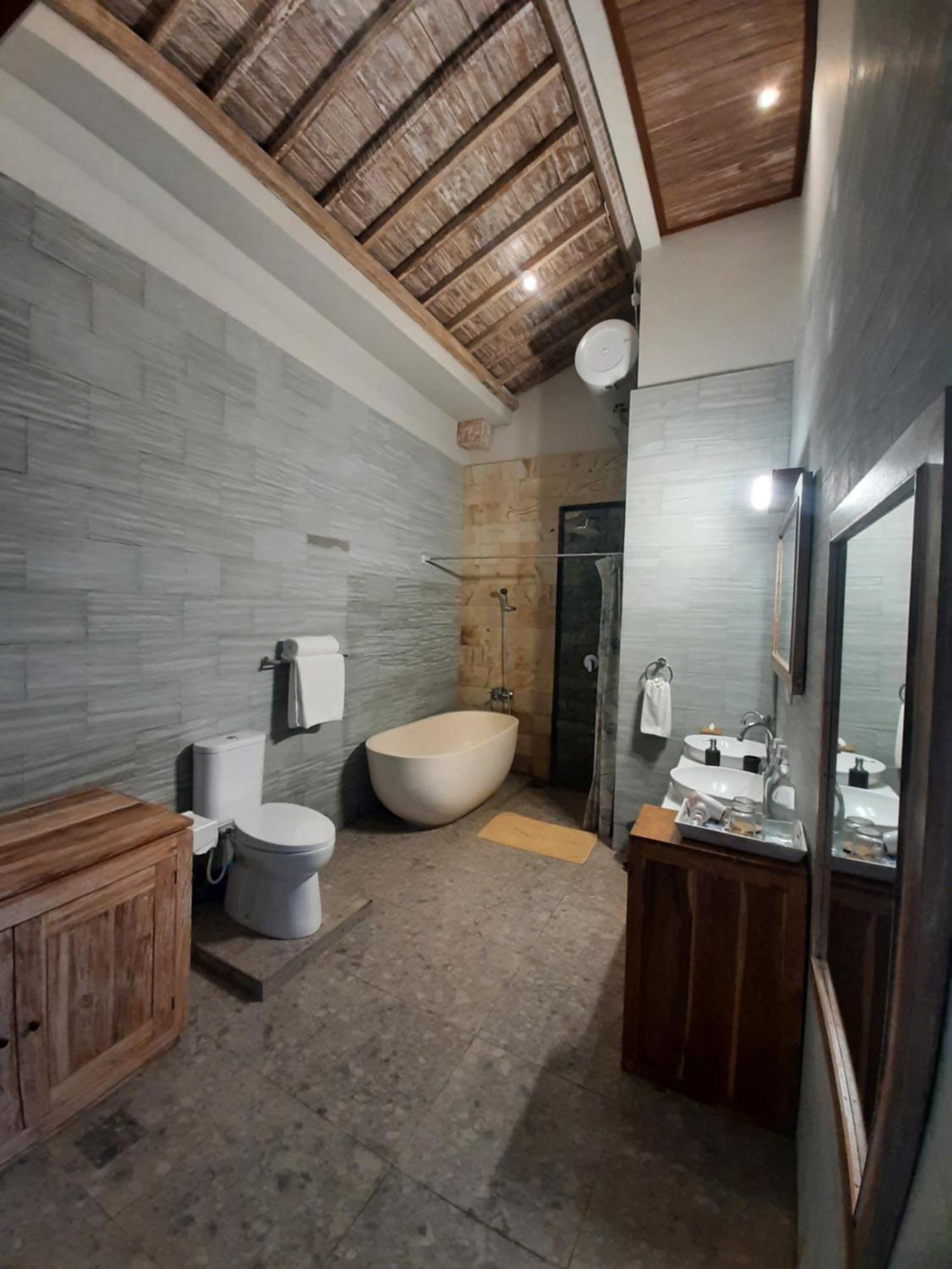 Mb Villa *