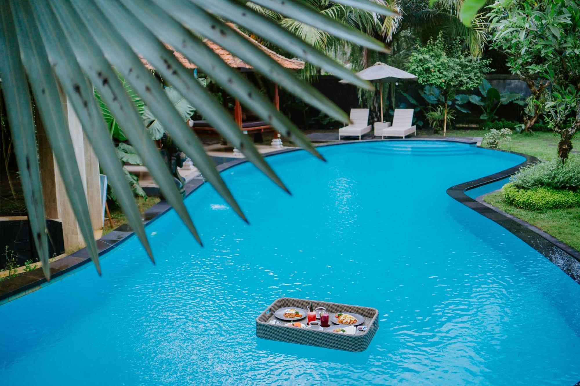 Hotel Abhirama And 3*