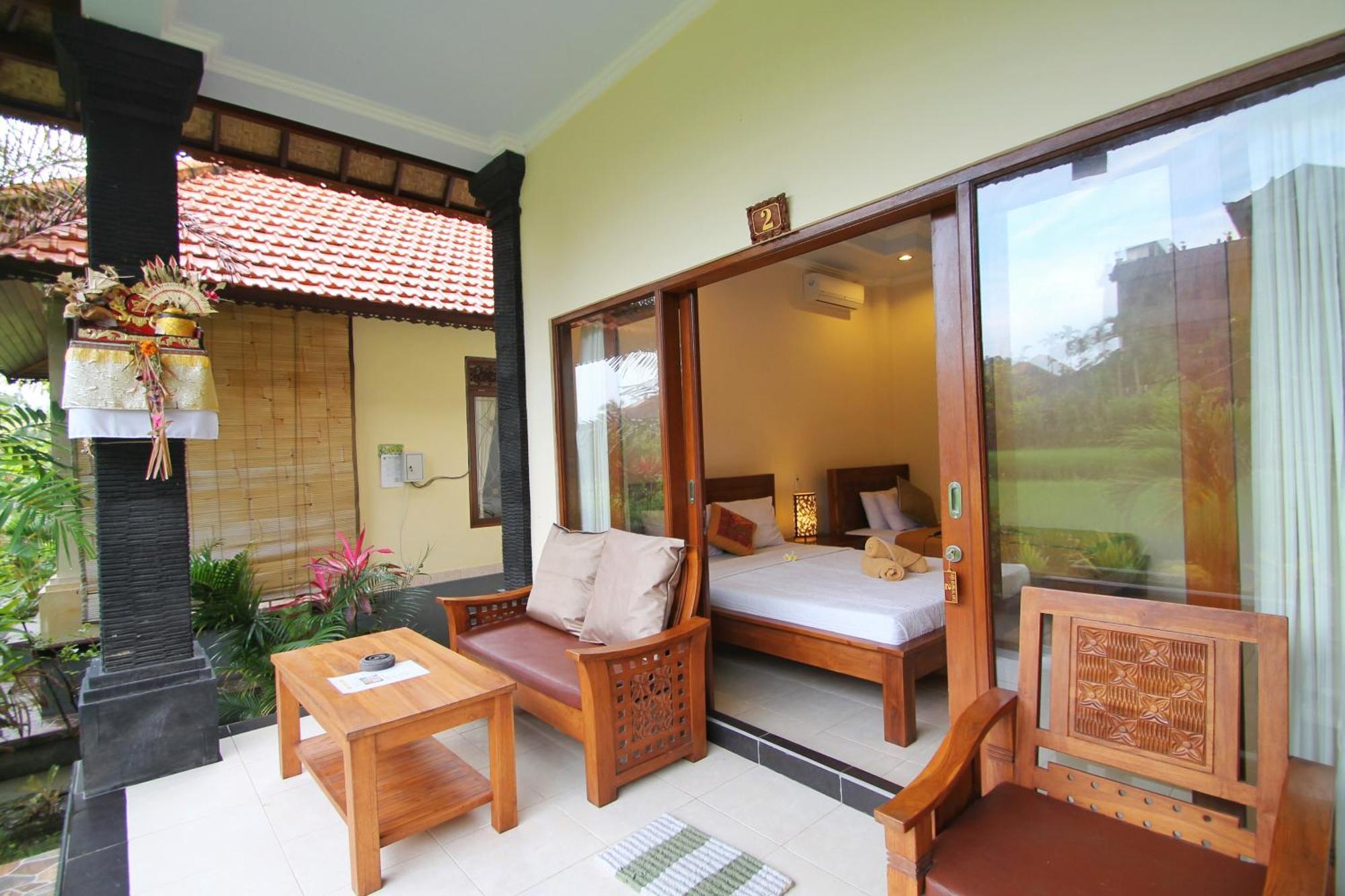 Guest house Sari *