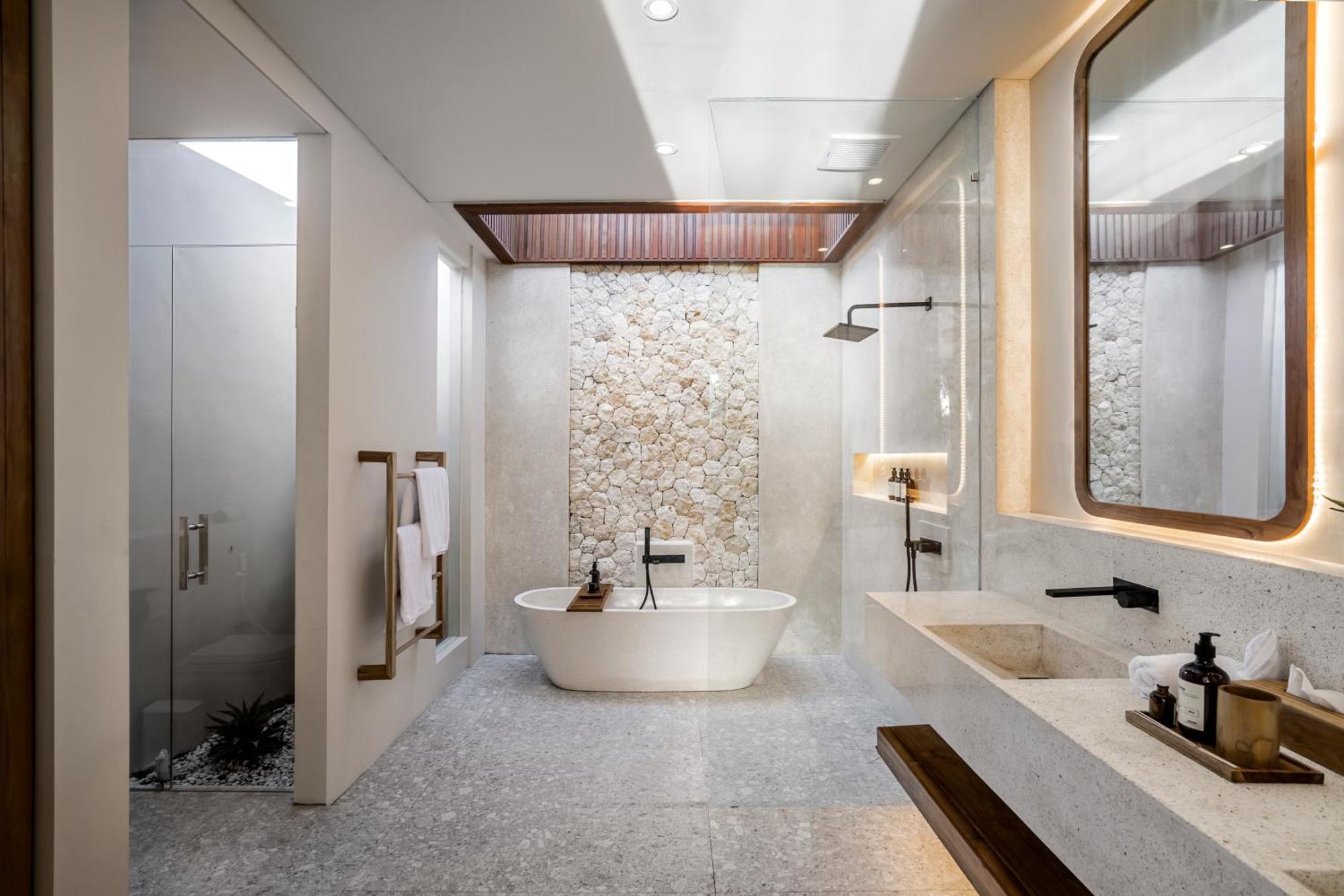New! Elegant & Private 1br With Pool In *
