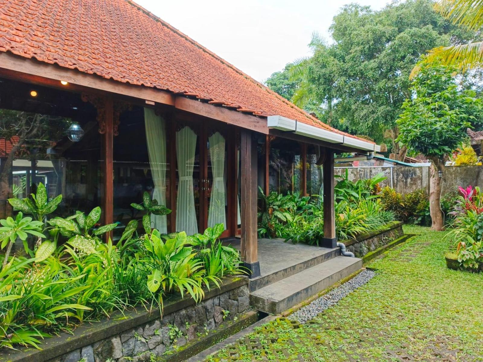 Malathi Traditional Joglo House With Pool View *