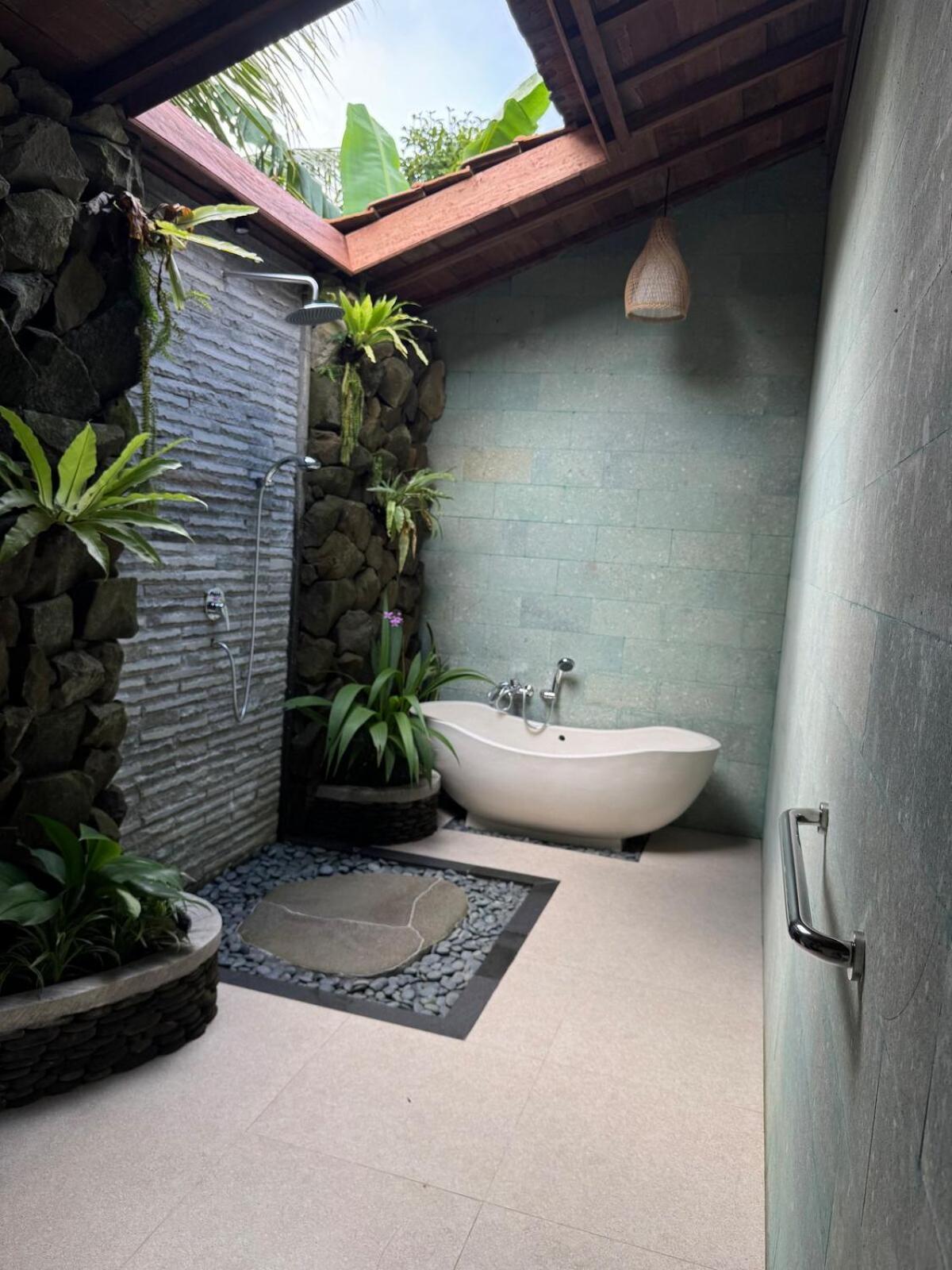 Villa #3 Wooden Sharing Pool & Sunset View Ubud (Bali)