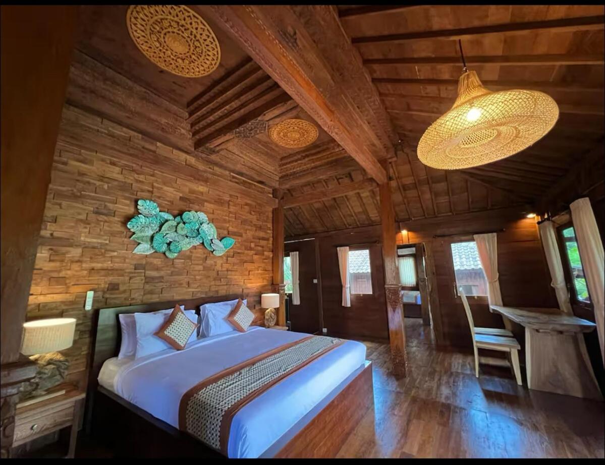 #2 Wooden Sharing Pool & Koi Pond Sunset View Ubud (Bali)