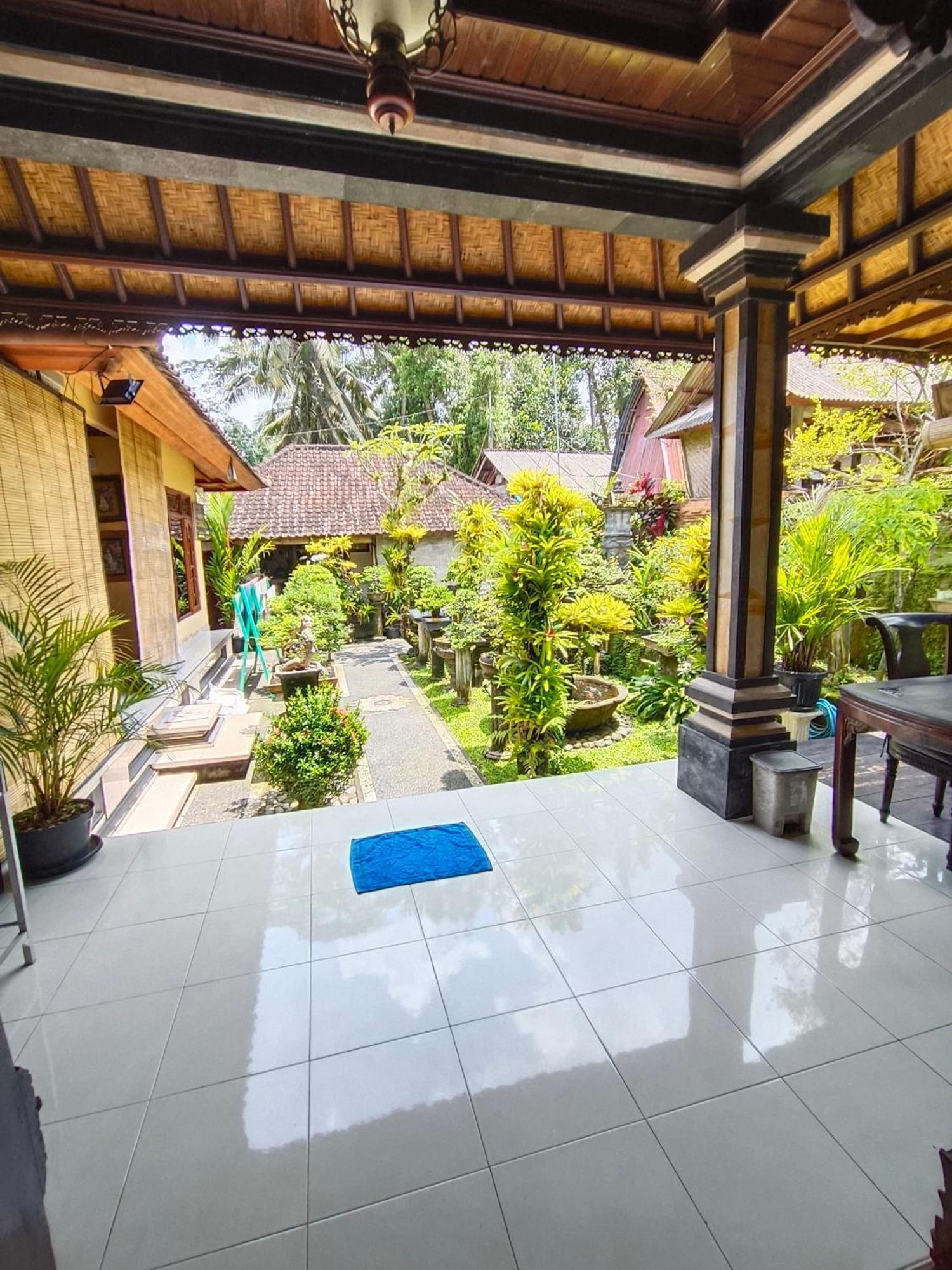 Rumah Keluarga Bali *