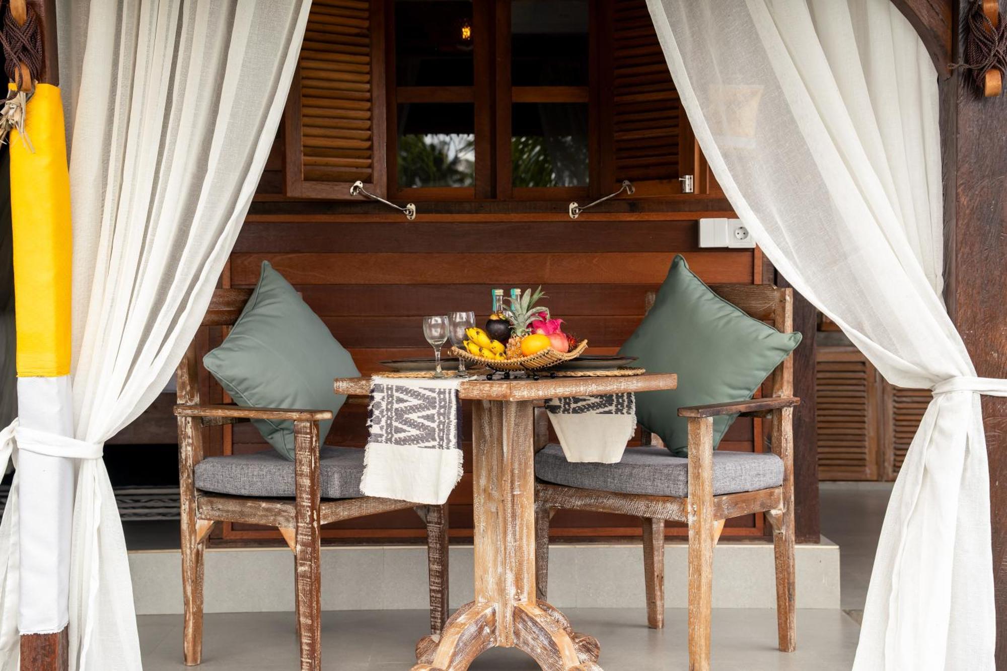 Kayu Senses - Private Around Endless Ricefield Ubud (Bali)