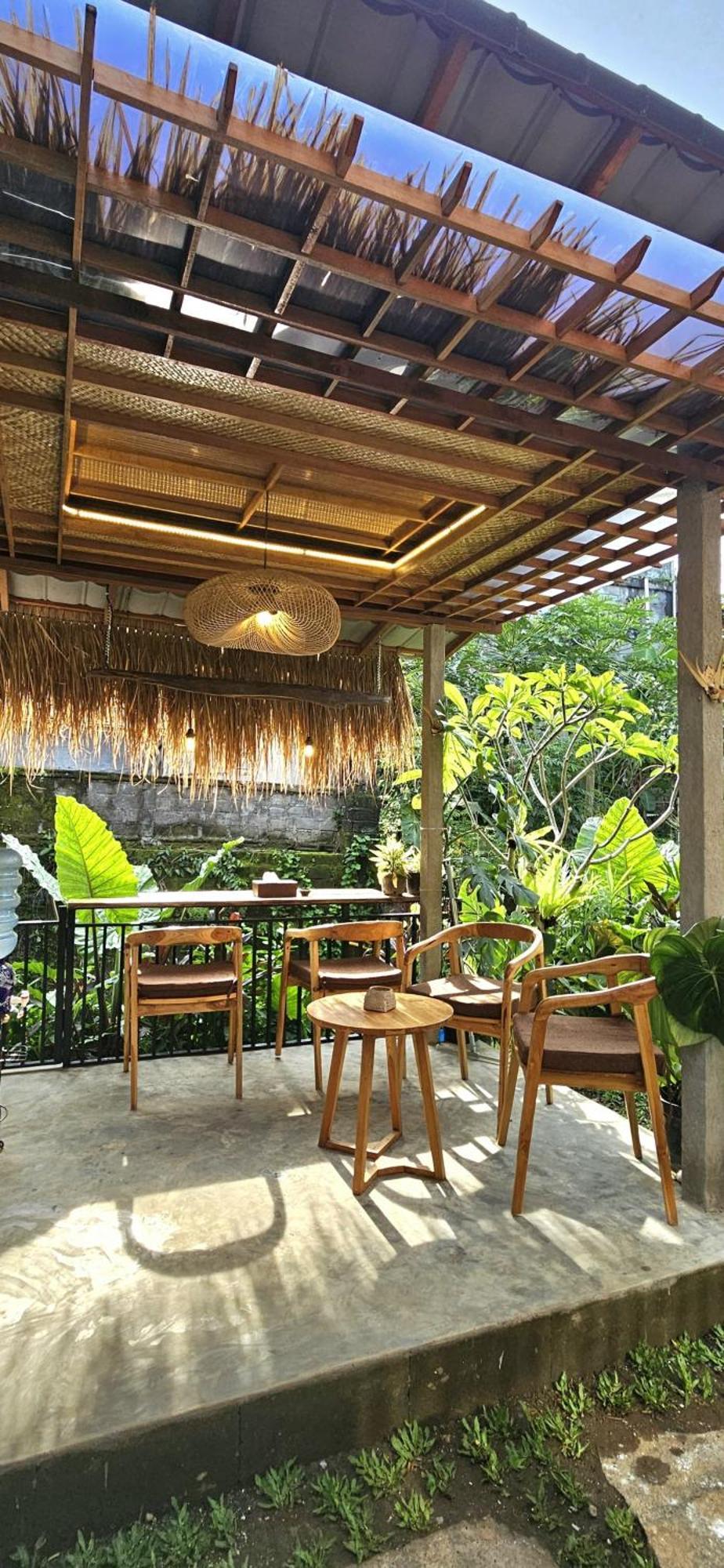 Guest house Dhanyasari House