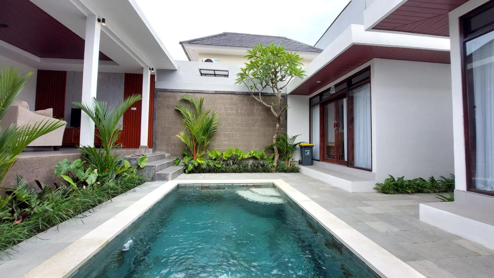Chic 2br Cozy & Private Pool At Bareng