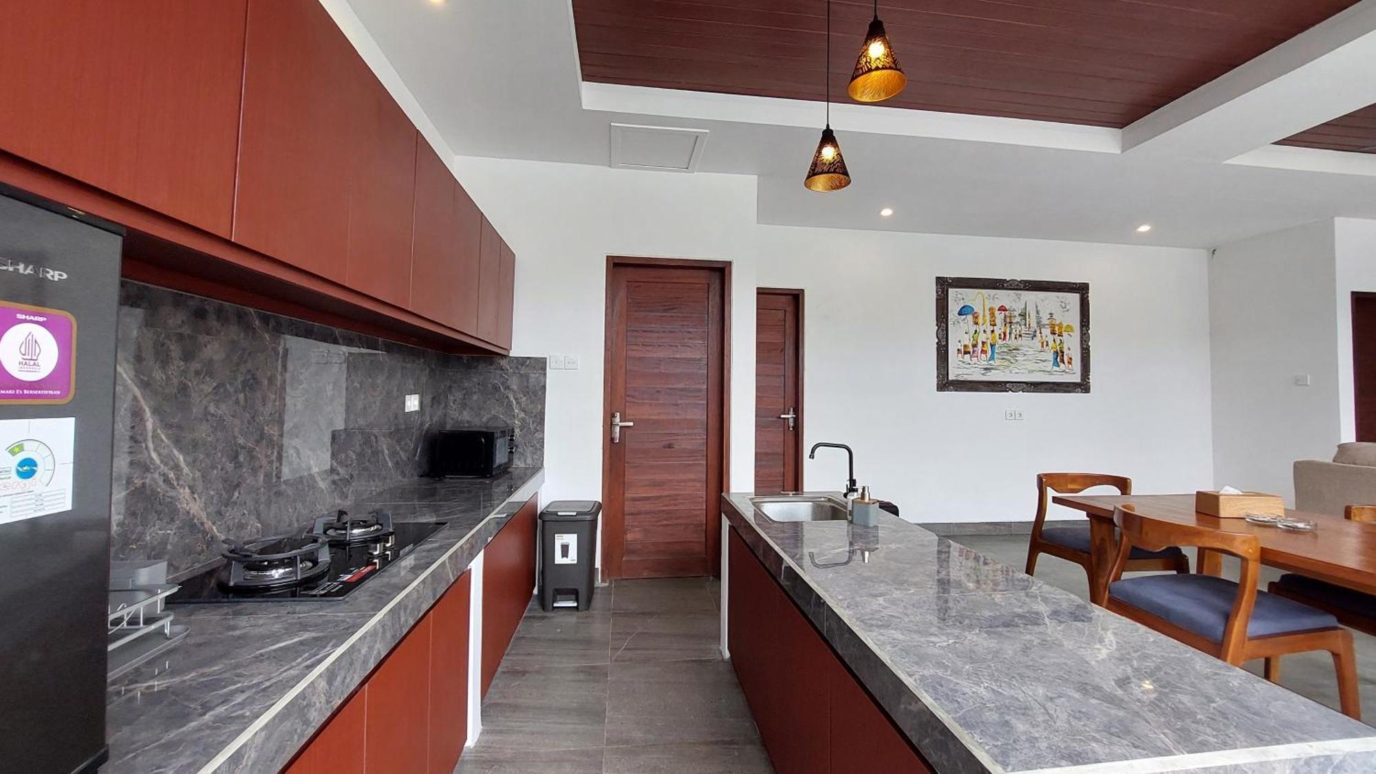 Chic 2br Cozy & Private Pool At Bareng