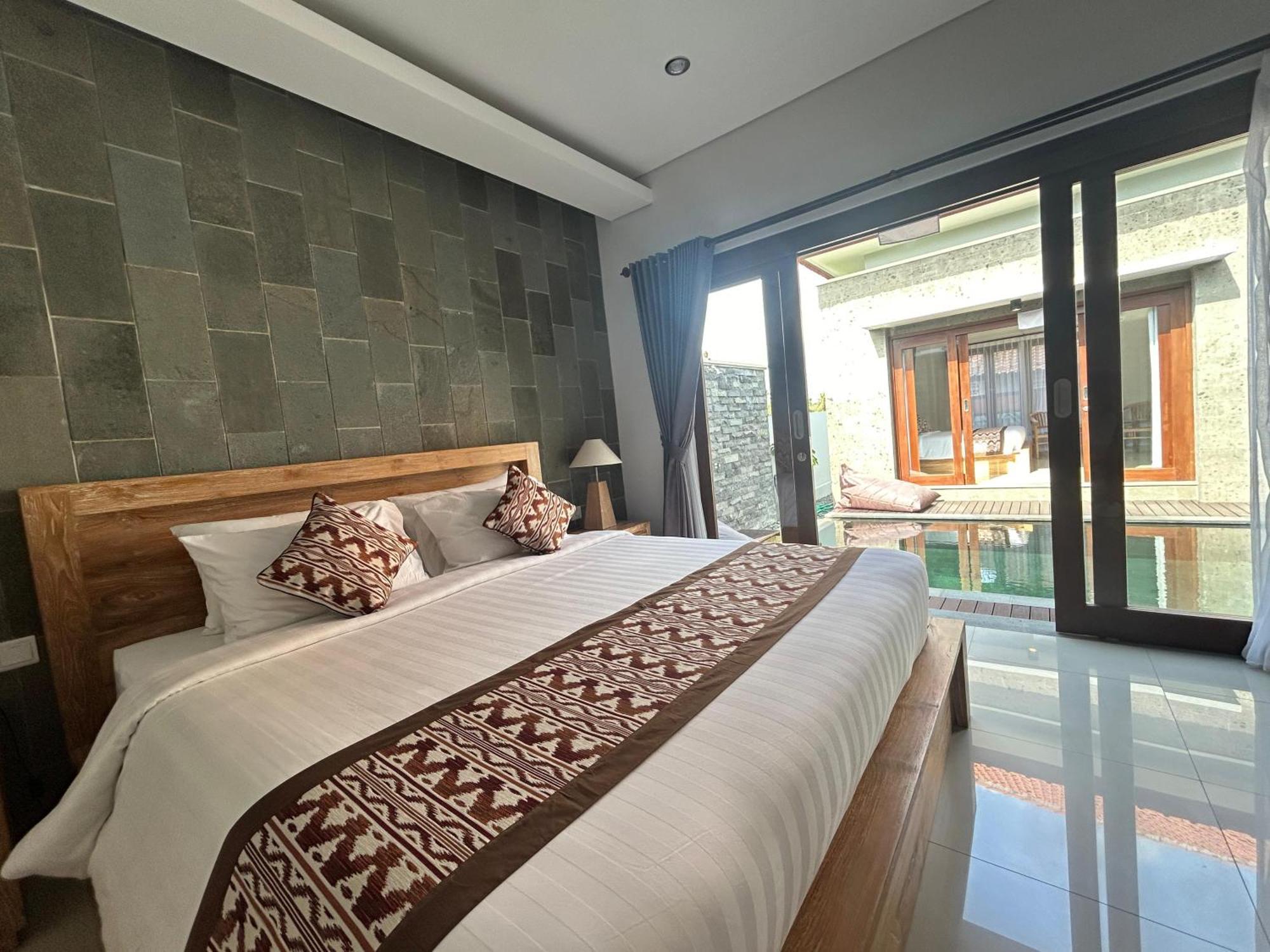 Legon Sari *