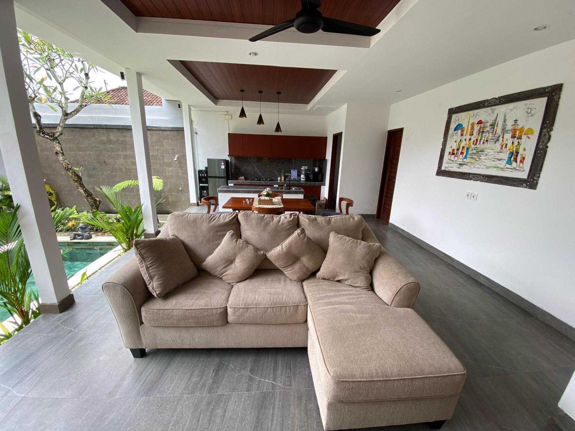 Chic 2br Cozy & Private Pool At Bareng Villa