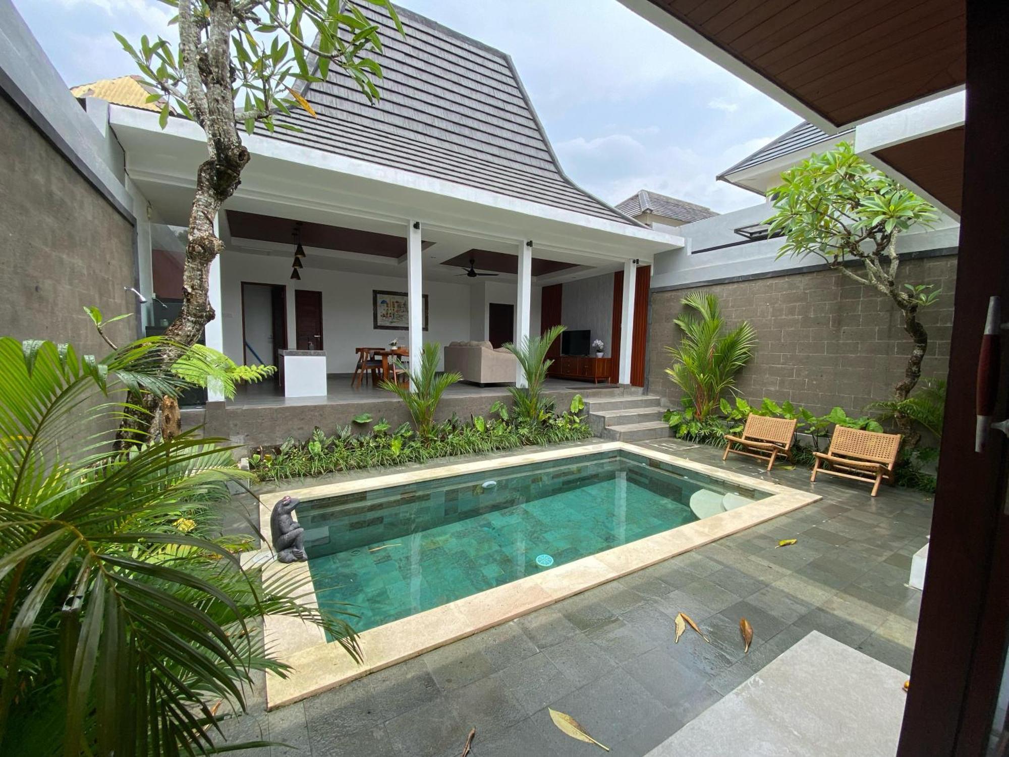 Chic 2br Cozy & Private Pool At Bareng Villa