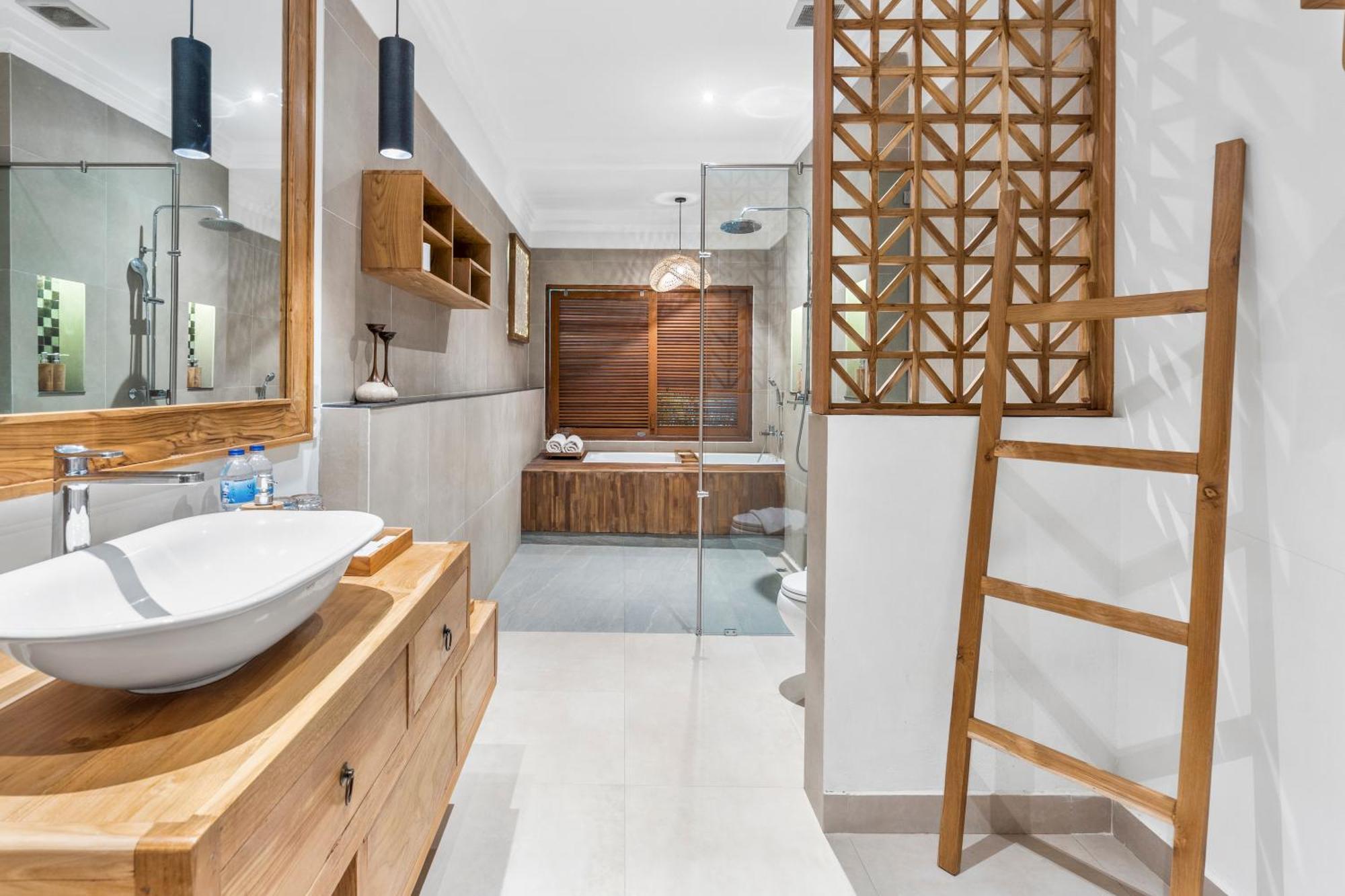 Vije Boutique & Hotel 4*