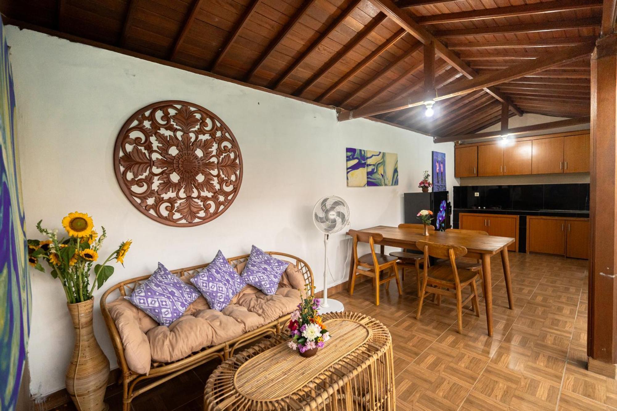 Villa Maha Living