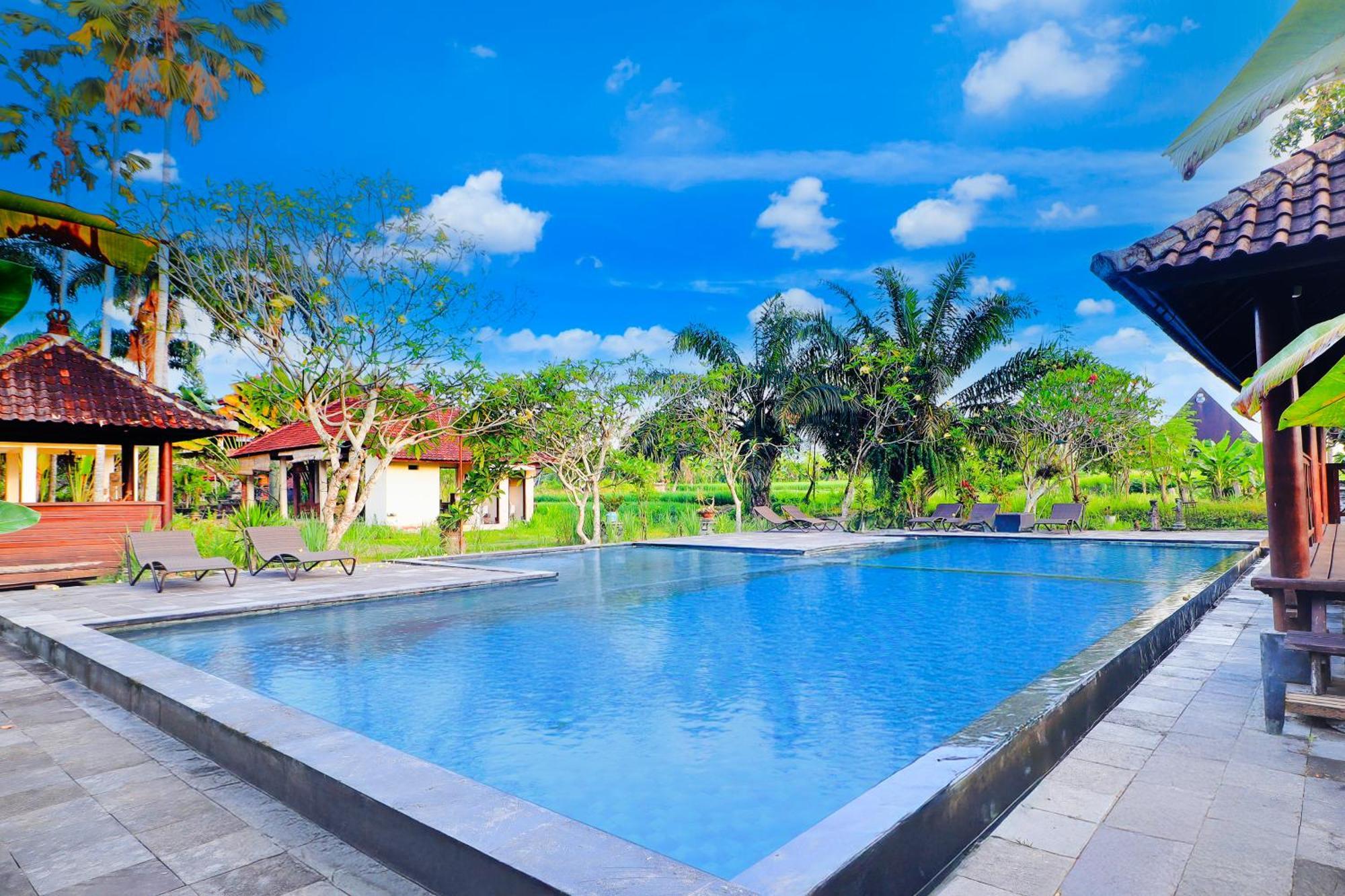 Hotel Dancenter Near Museum Topeng 3*