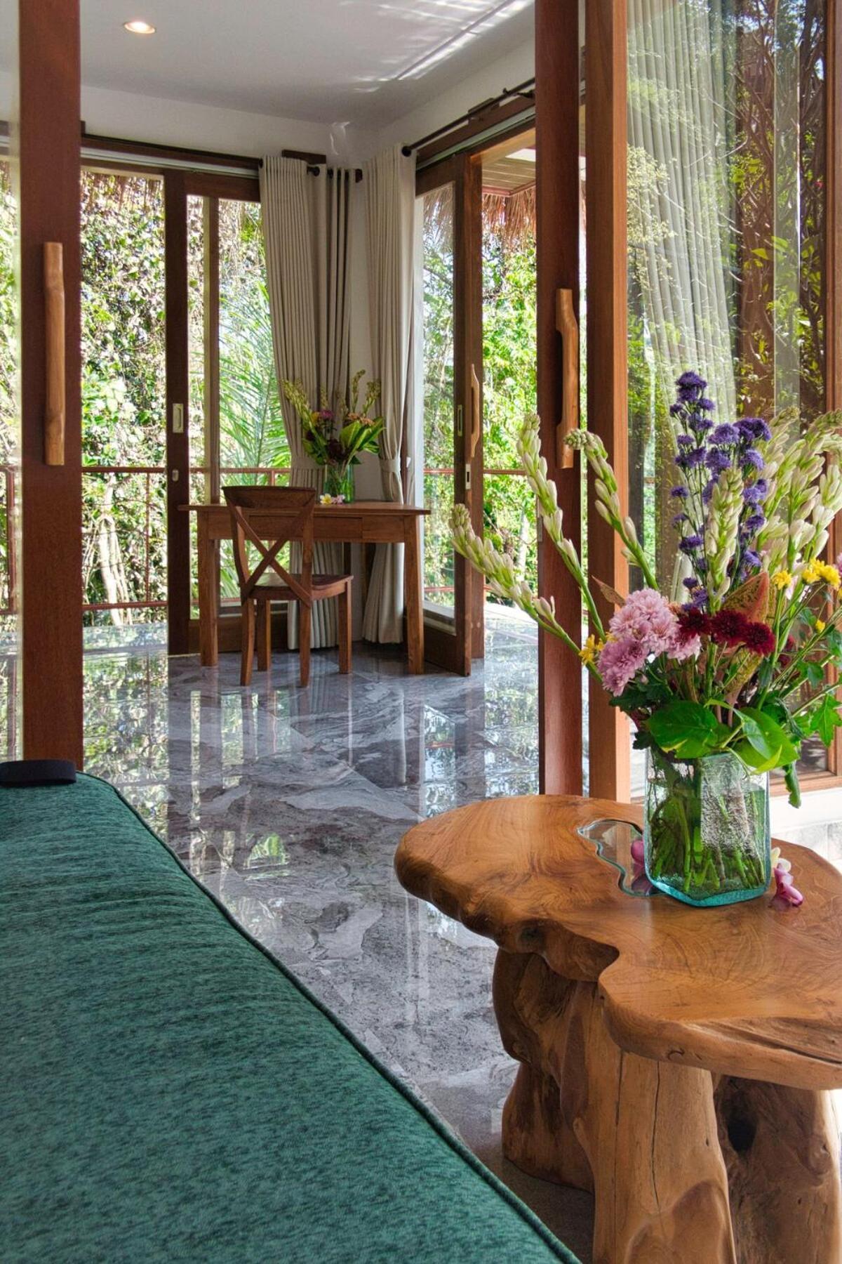 River Song Bali Sayan 9 Br