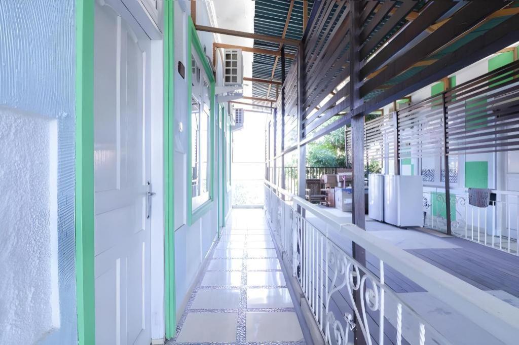 Hotel Oyo 1755 De'balcon Near Ngurah Rai Airport