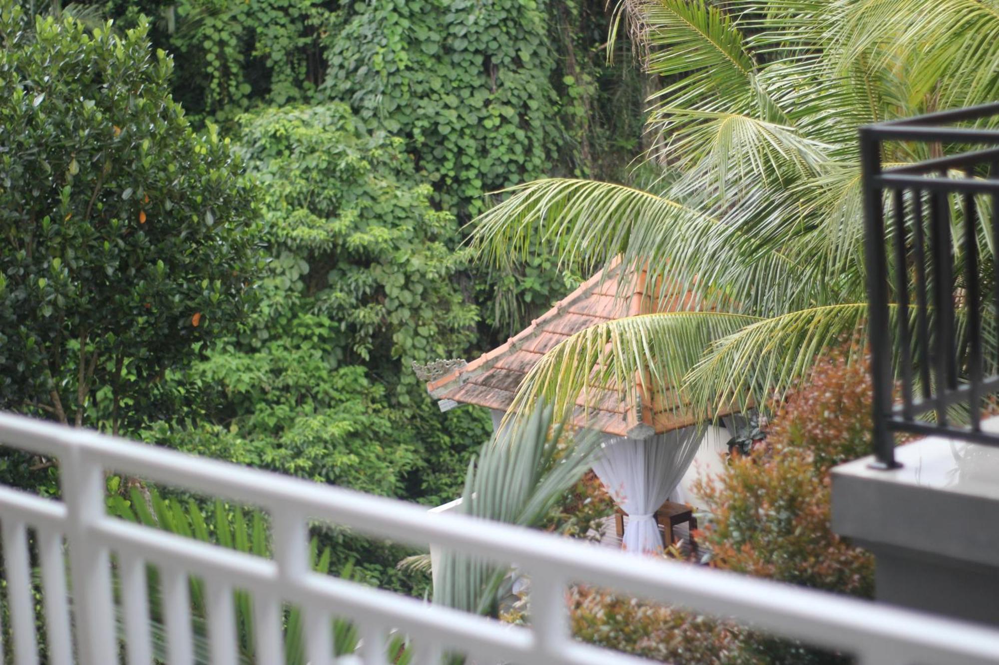 Hanaka Riverside Guest house