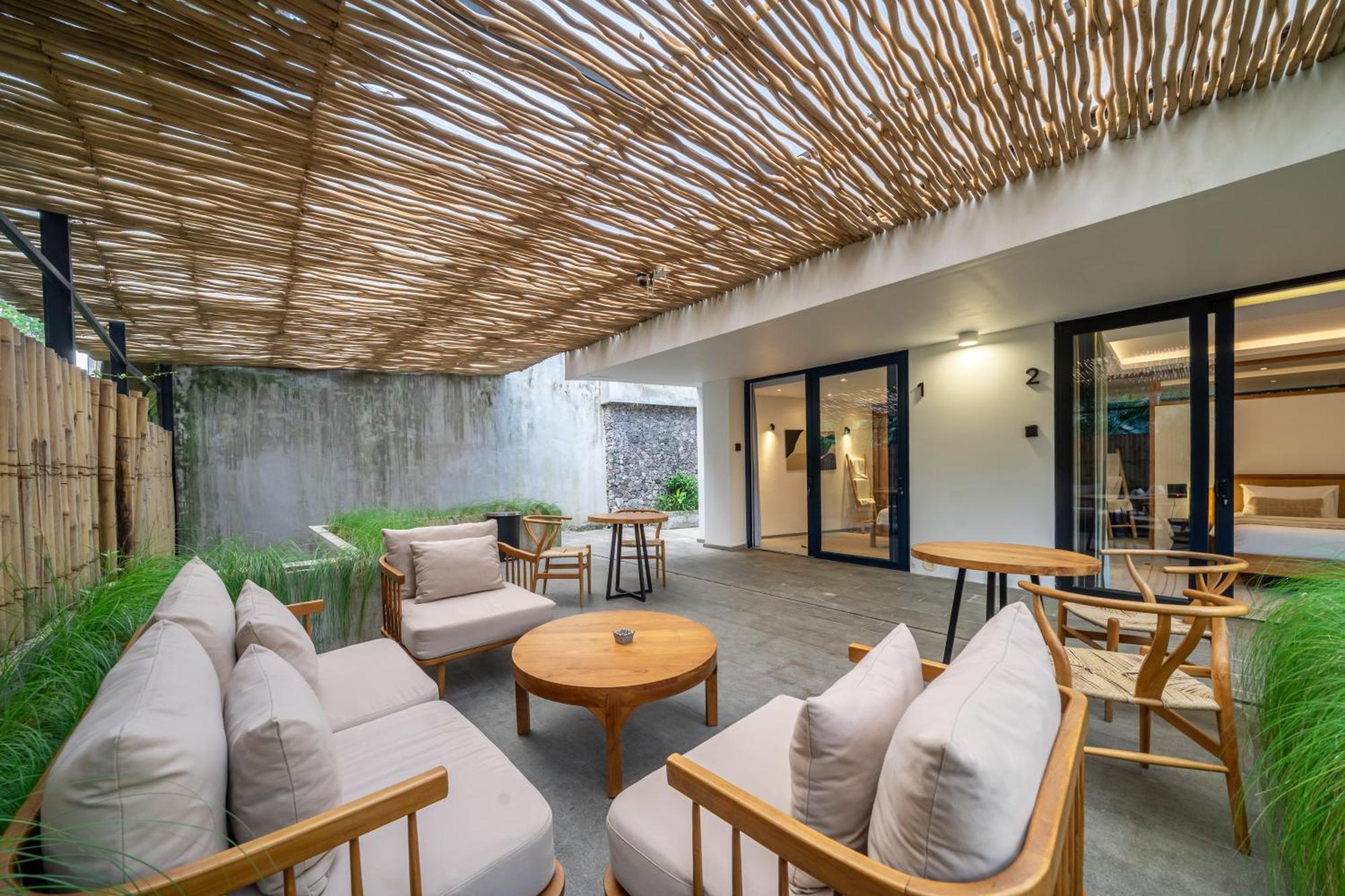 Happiness 1 - Wake Up In Paradise - Live In Ubuds Spot Apartment