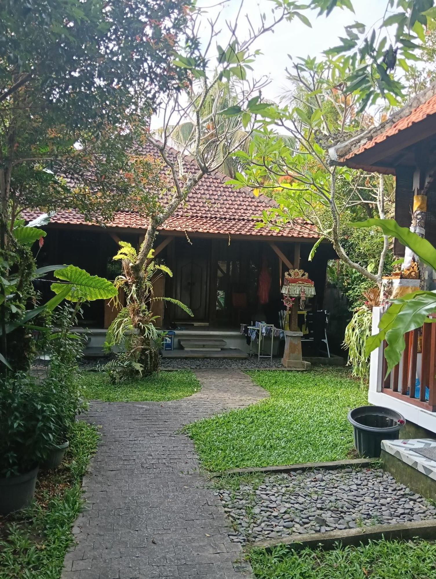 Bhuana Alit Guest house *