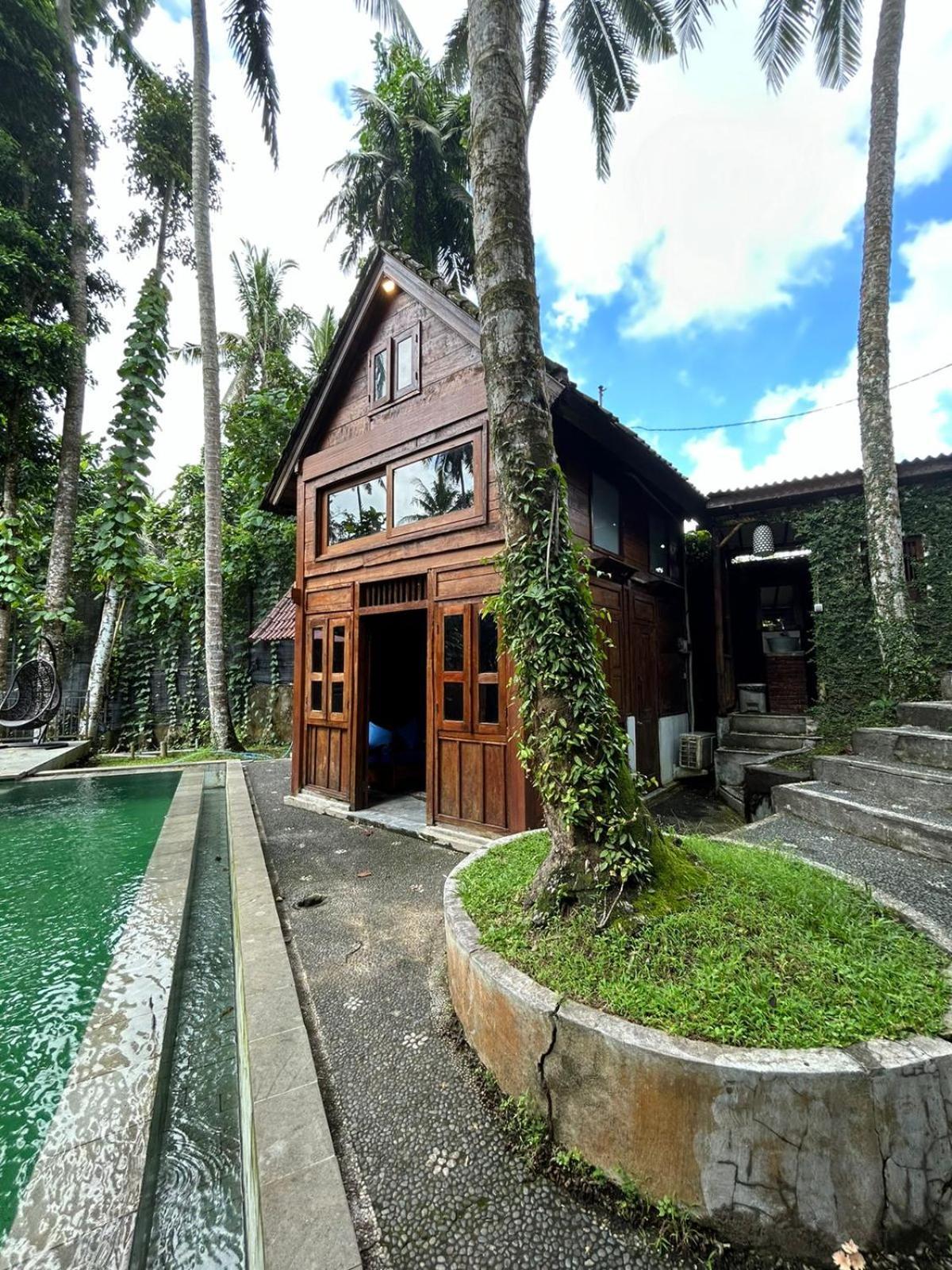 Tirta Padi Villa *