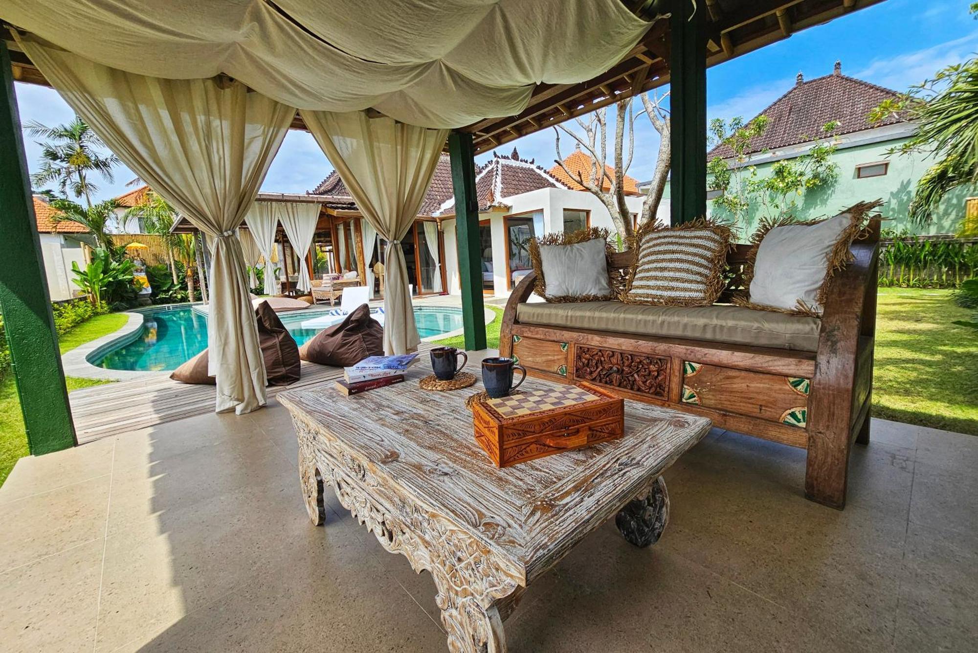 Diyara - 6000 Sq Ft Private - Stunning Rice Field View - Big Pool & Garden * Ubud