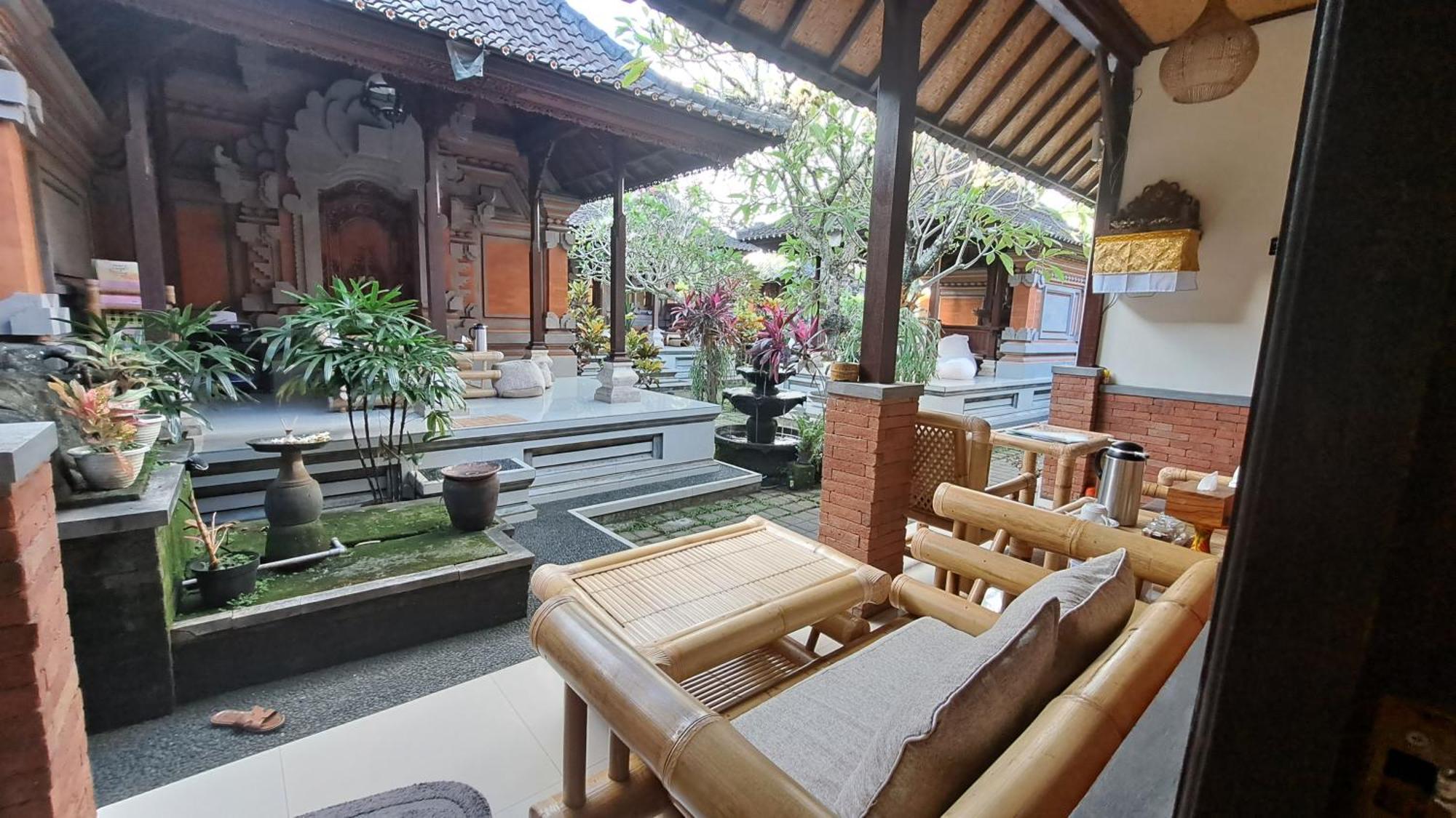 Sahadewa House 2*