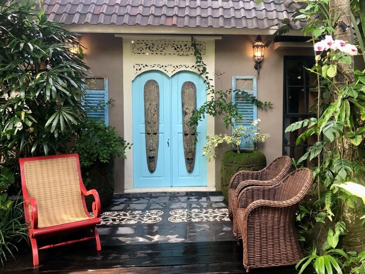 Where Art And Relaxation Meet In Tropical Paradise *