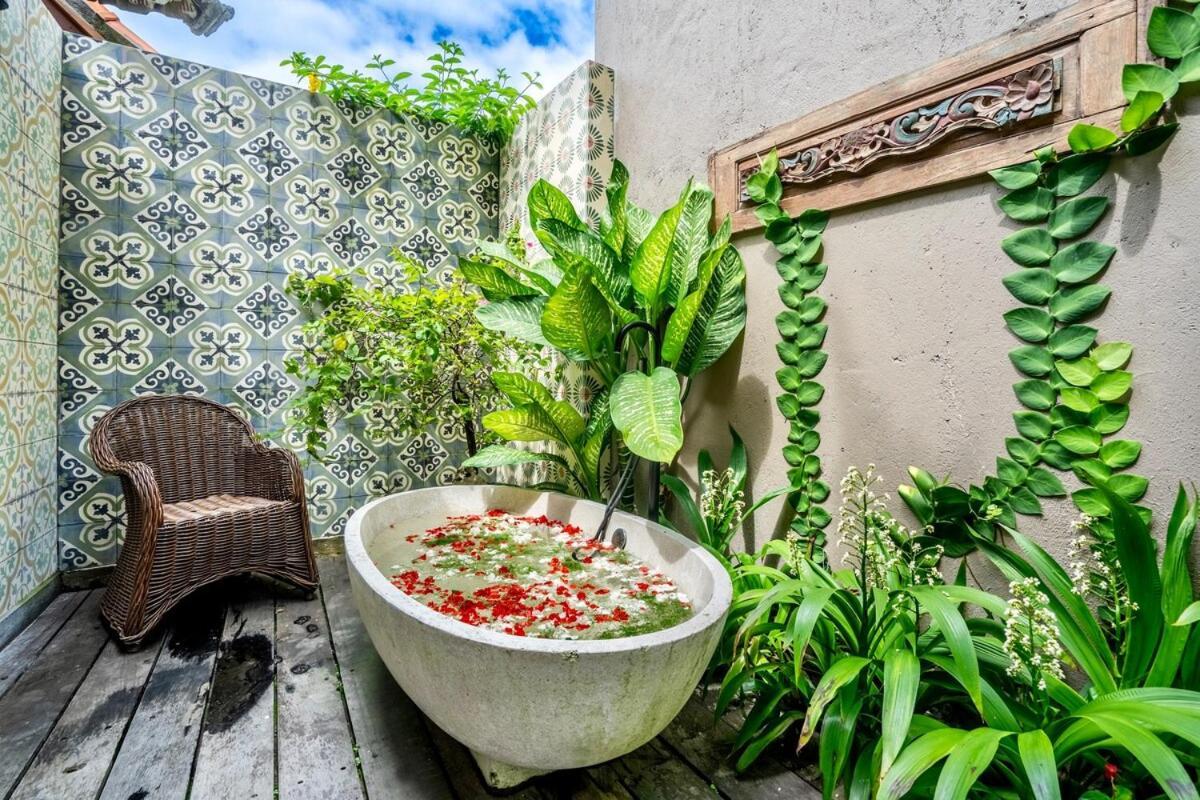 Where Art And Relaxation Meet In Tropical Paradise Villa