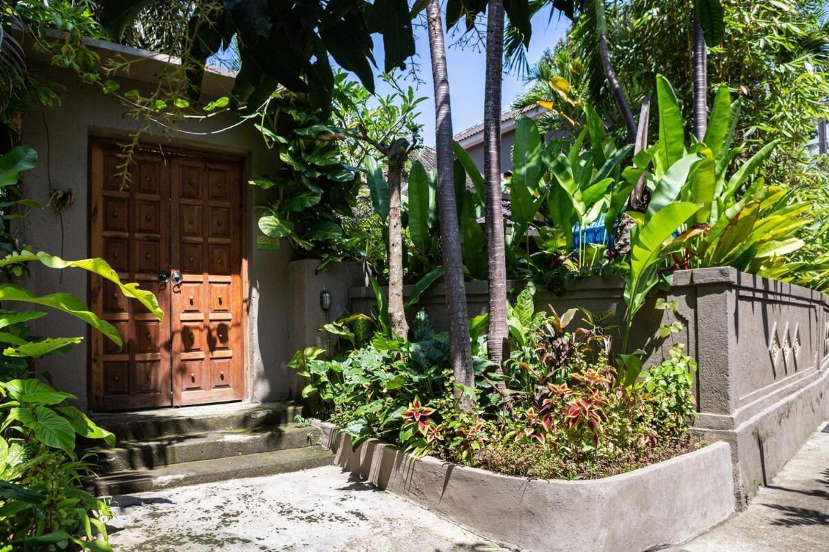 Where Art And Relaxation Meet In Tropical Paradise *