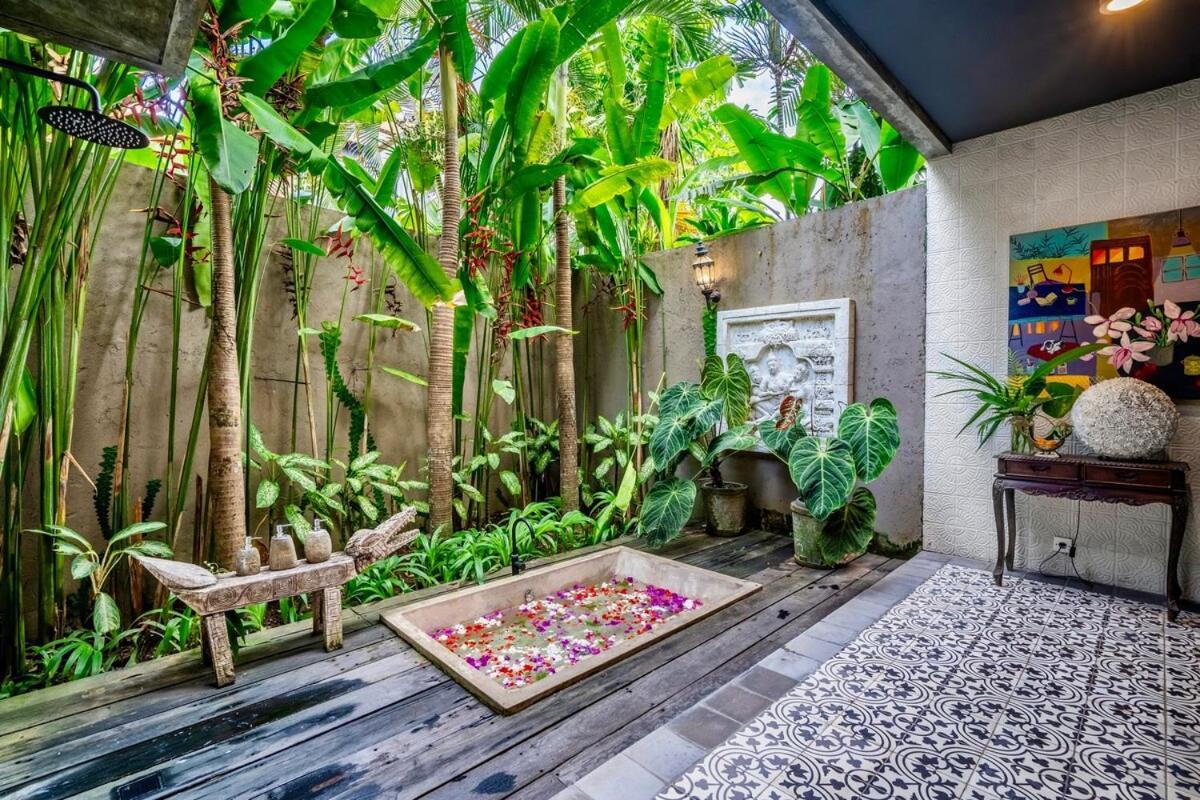 Villa Where Art And Relaxation Meet In Tropical Paradise *