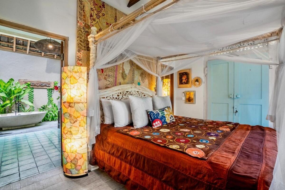 Where Art And Relaxation Meet In Tropical Paradise Villa *