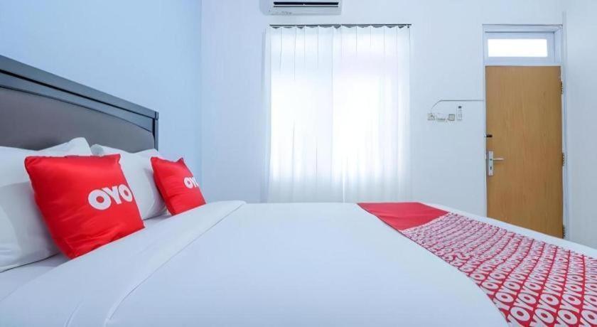 Hotel Oyo 1755 De'balcon Near Ngurah Rai Airport 2*