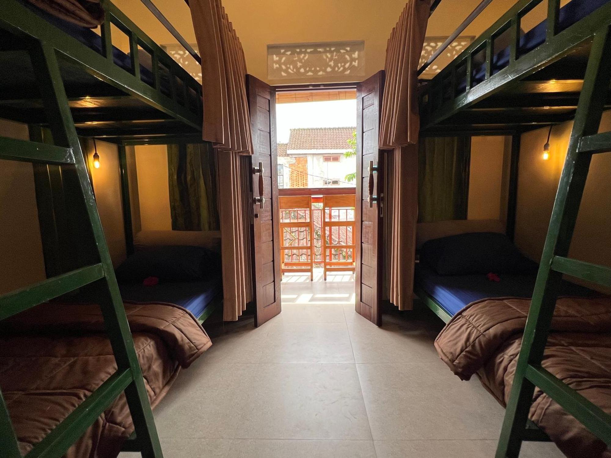 Hostel Era *